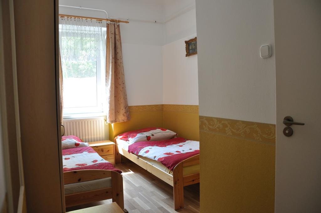 Gloriett Panzio Bed & Breakfast Fertőboz Oda fotoğraf